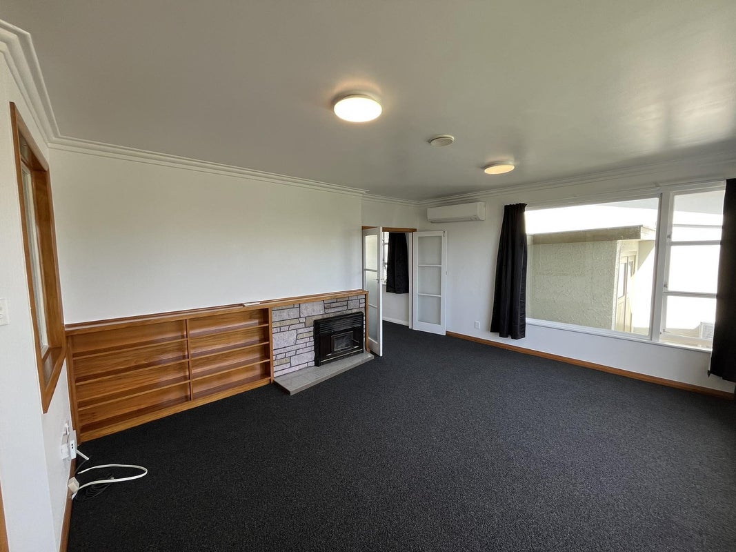 8 Lowestoft Place, West End, Palmerston North - Carousel 2