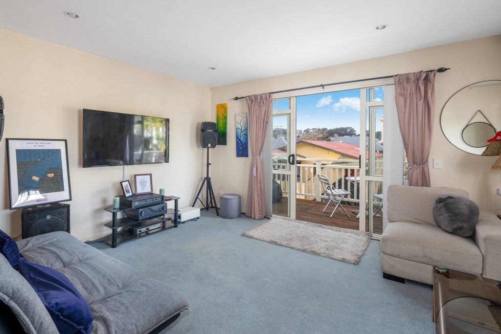 1/10 Colombo Street, Newtown, Wellington - Carousel 2