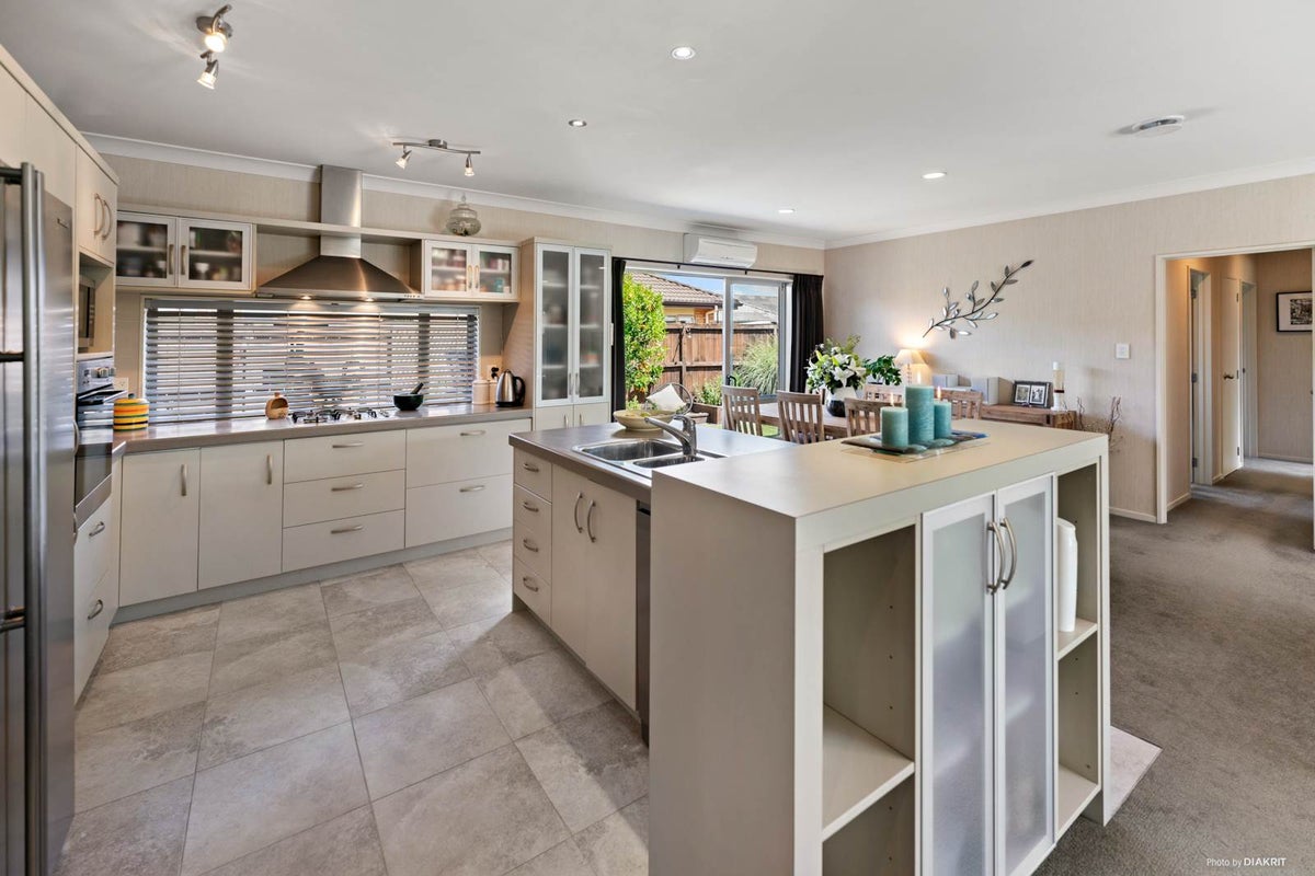 29 Stranraer Crescent, Wattle Downs, Auckland - Carousel 2