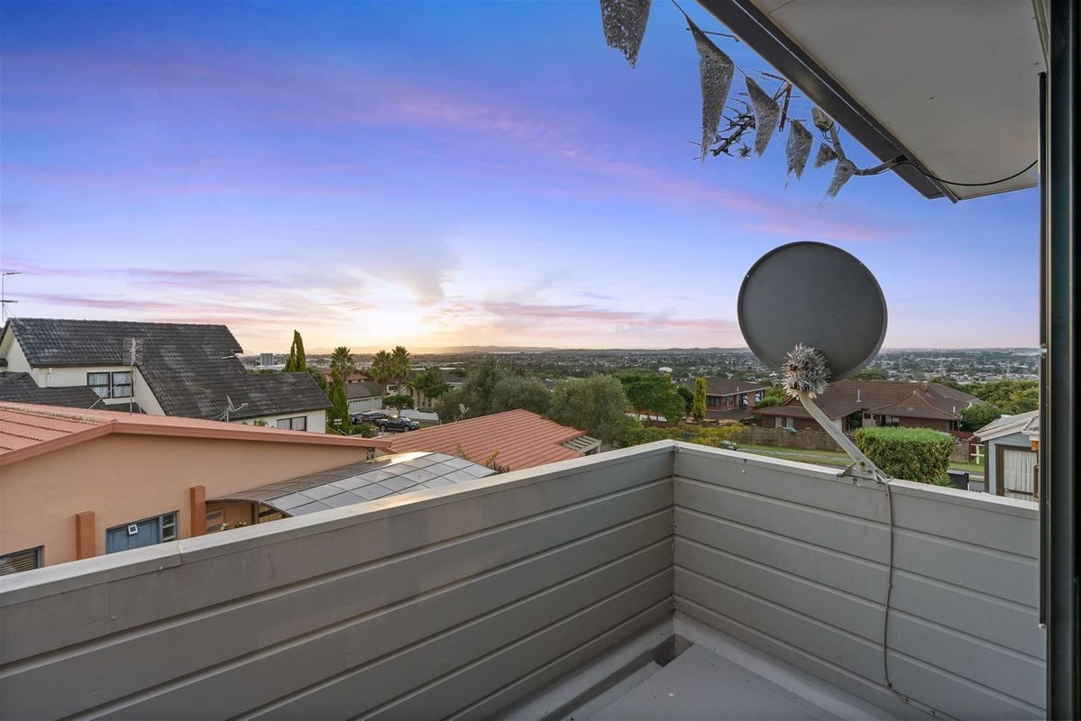 2/12 Santa Monica Place, Goodwood Heights, Auckland - Carousel 14