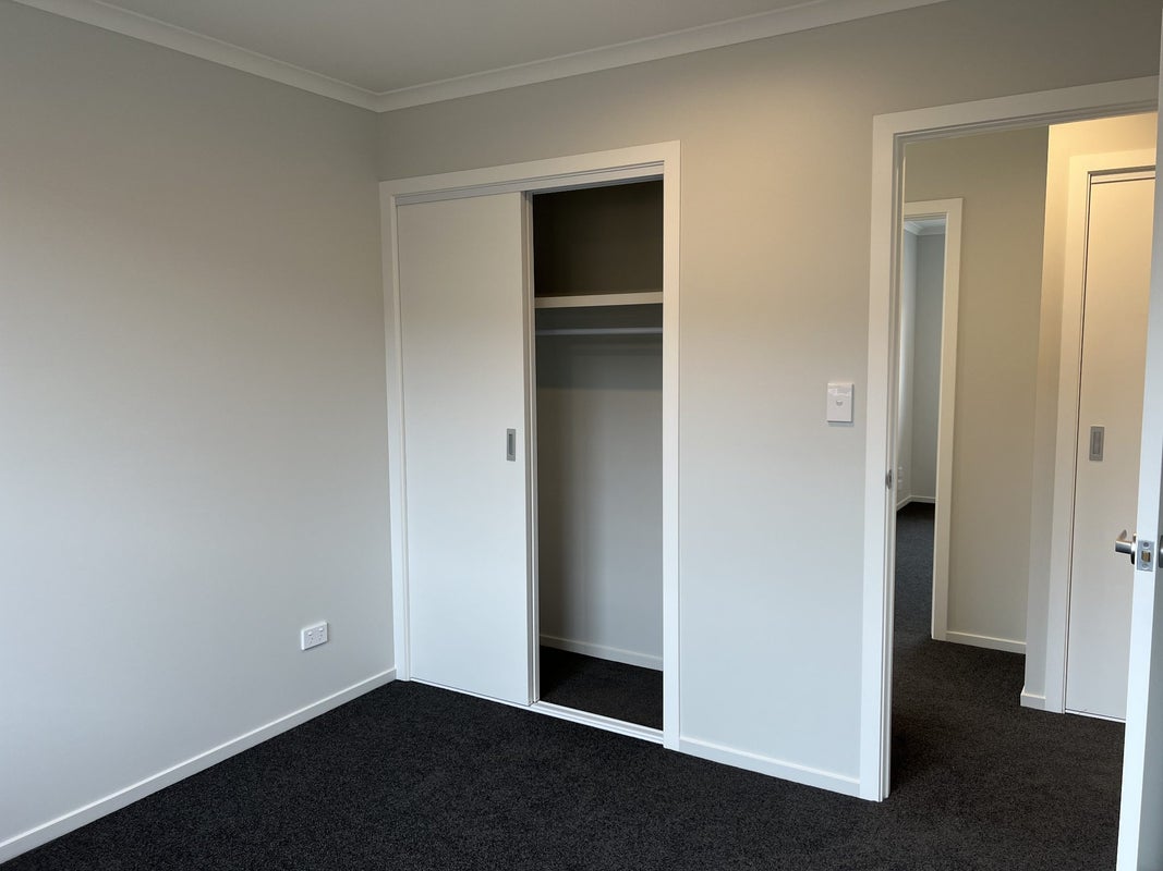 1/49 Holland Road, Fairfield, Hamilton - Carousel 2