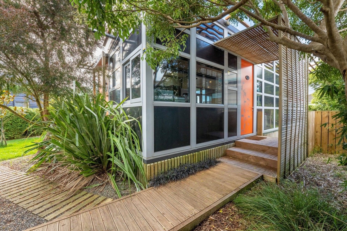 9A NORRIS GR, TAITA, LOWER HUTT - Carousel 1