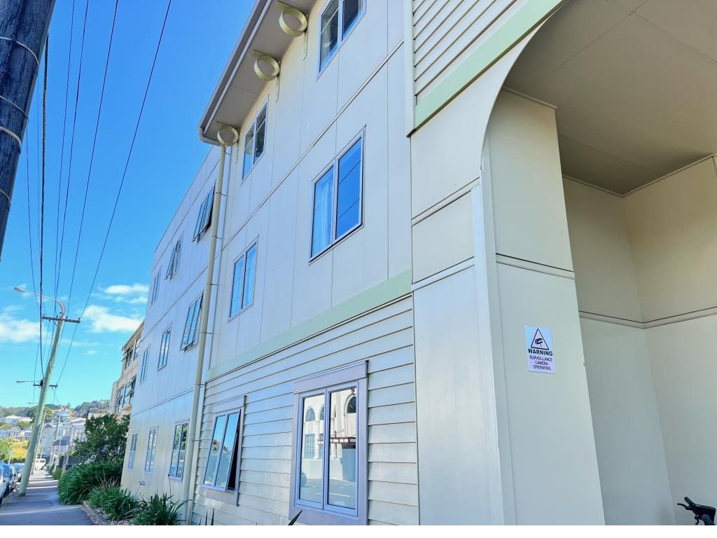 23/4 Sussex Street, Mount Cook, Wellington - Carousel 1