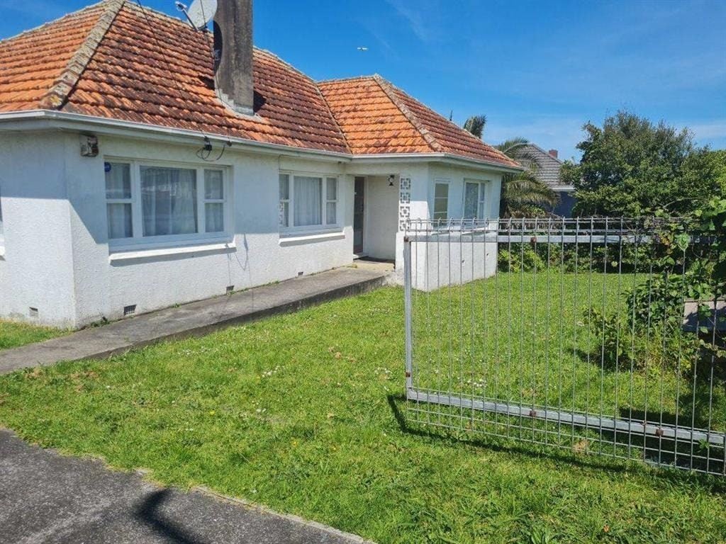 18 Park Avenue, Papatoetoe, Auckland - Carousel 1