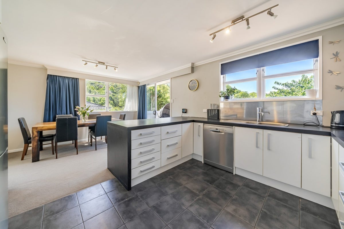 3 Discovery Drive, Whitby, Porirua - Carousel 2