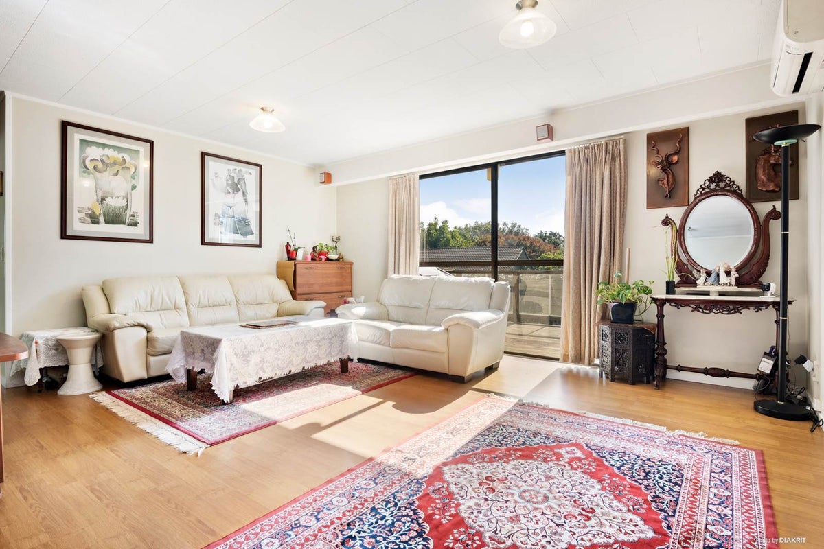 2/251 Wairau Road, Totara Vale, Auckland - Carousel 1
