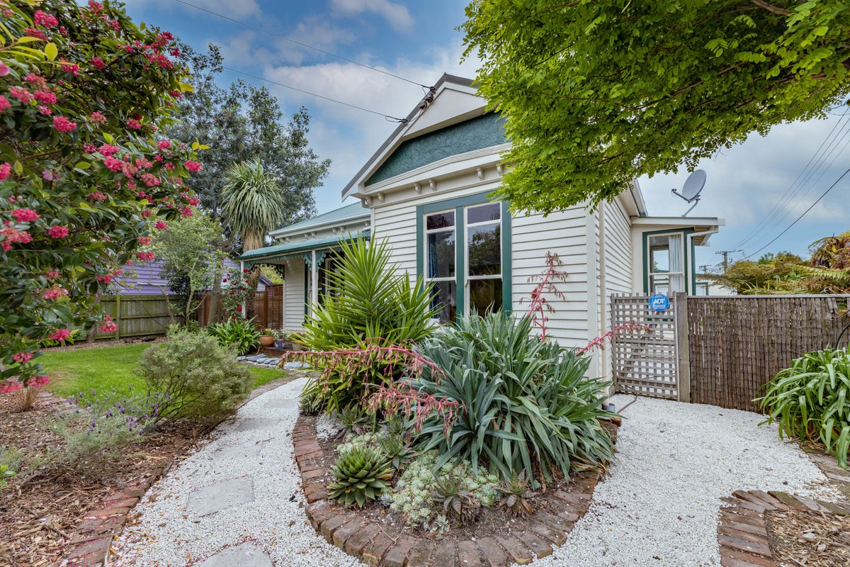 2 Vienna Street, Waltham, Christchurch - Carousel 1