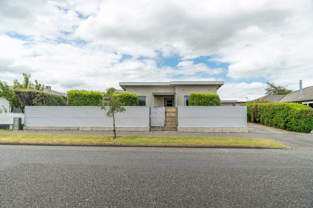 27 Leith Street, Windsor, Invercargill - Carousel 1