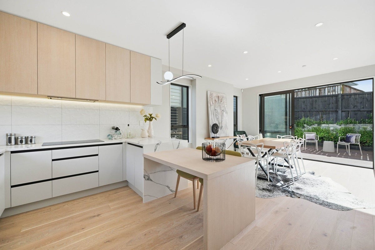 16C Silverton Avenue, Wai o Taiki Bay, Auckland - Carousel 1
