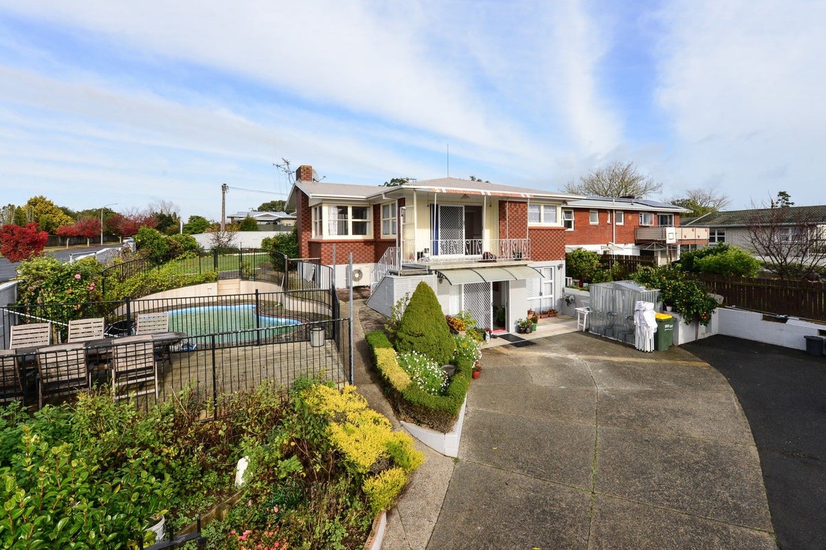 4 Resthill Crescent, Glenview, Hamilton - Carousel 24