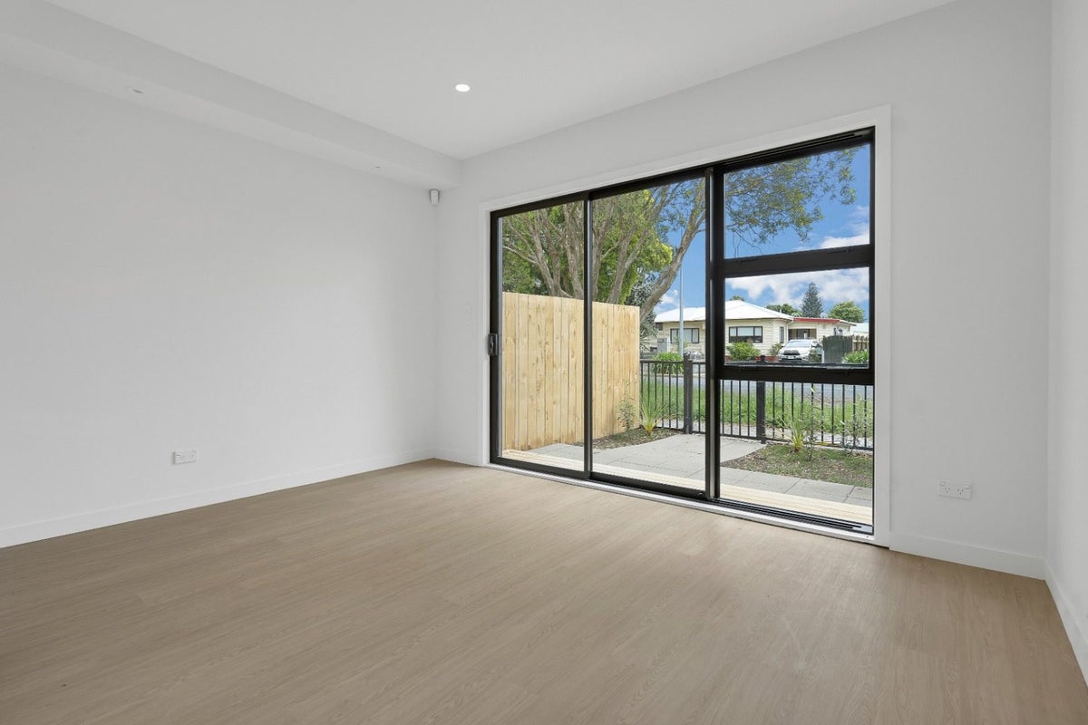8/10 Orchard Street, Avondale, Auckland - Carousel 2