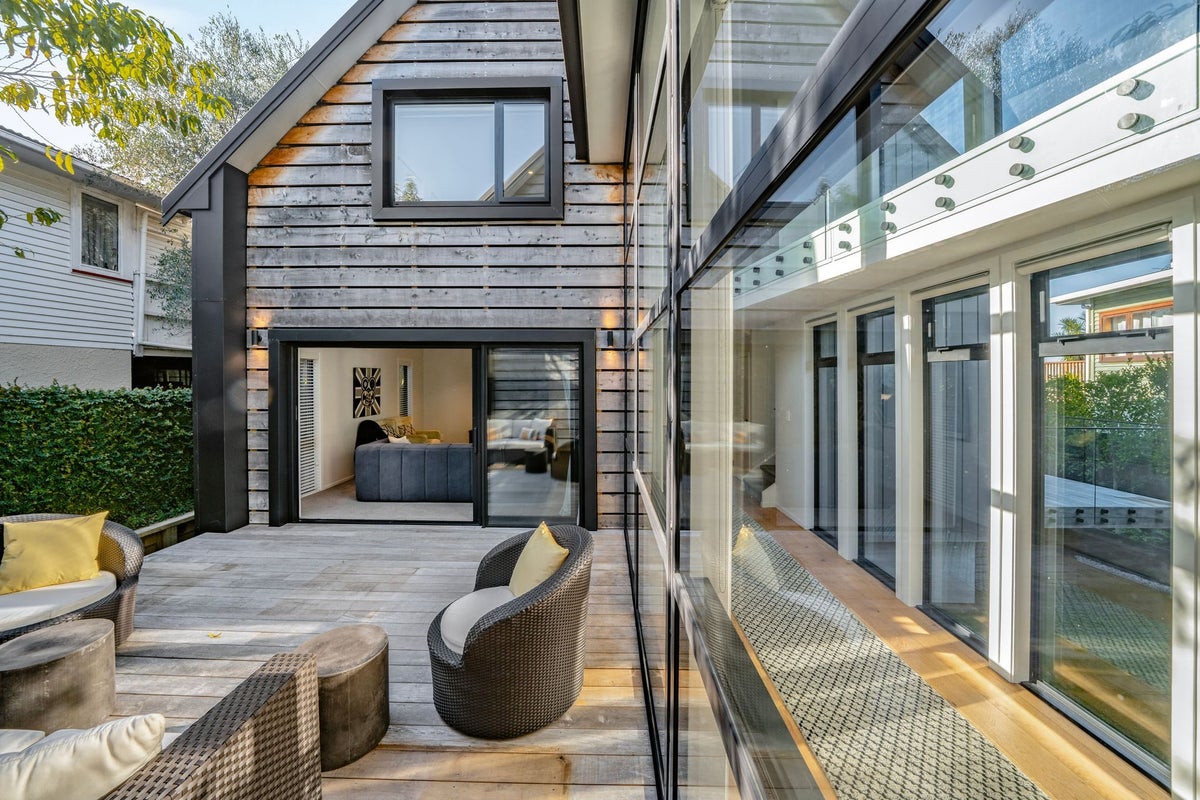 52A Silverton Avenue, Wai o Taiki Bay, Auckland - Carousel 2
