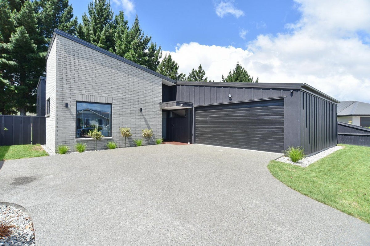 33 Kohunga Crescent, Bottle Lake, Christchurch - Carousel 1