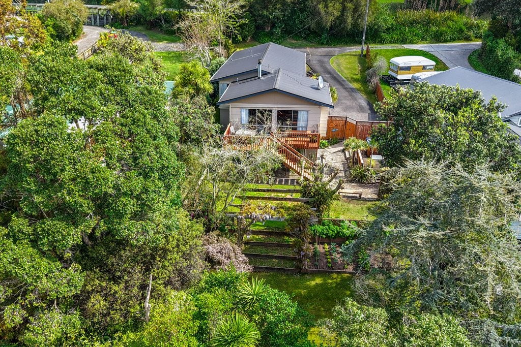 368 Whangaparaoa Road, Stanmore Bay, Whangaparaoa - Carousel 1