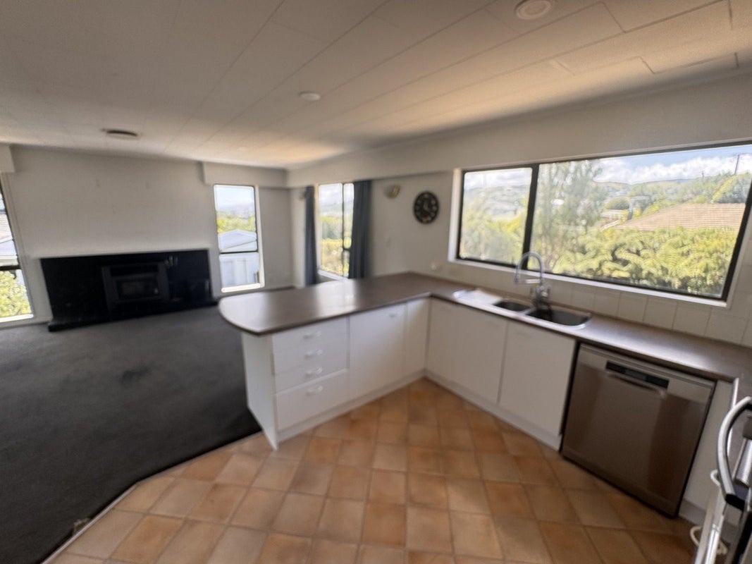 25 Ngatitoa Street, Tawa, Wellington - Carousel 2