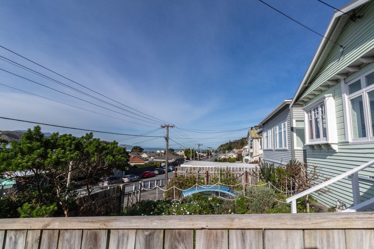 192 Sutherland Road, Lyall Bay, Wellington - Carousel 2