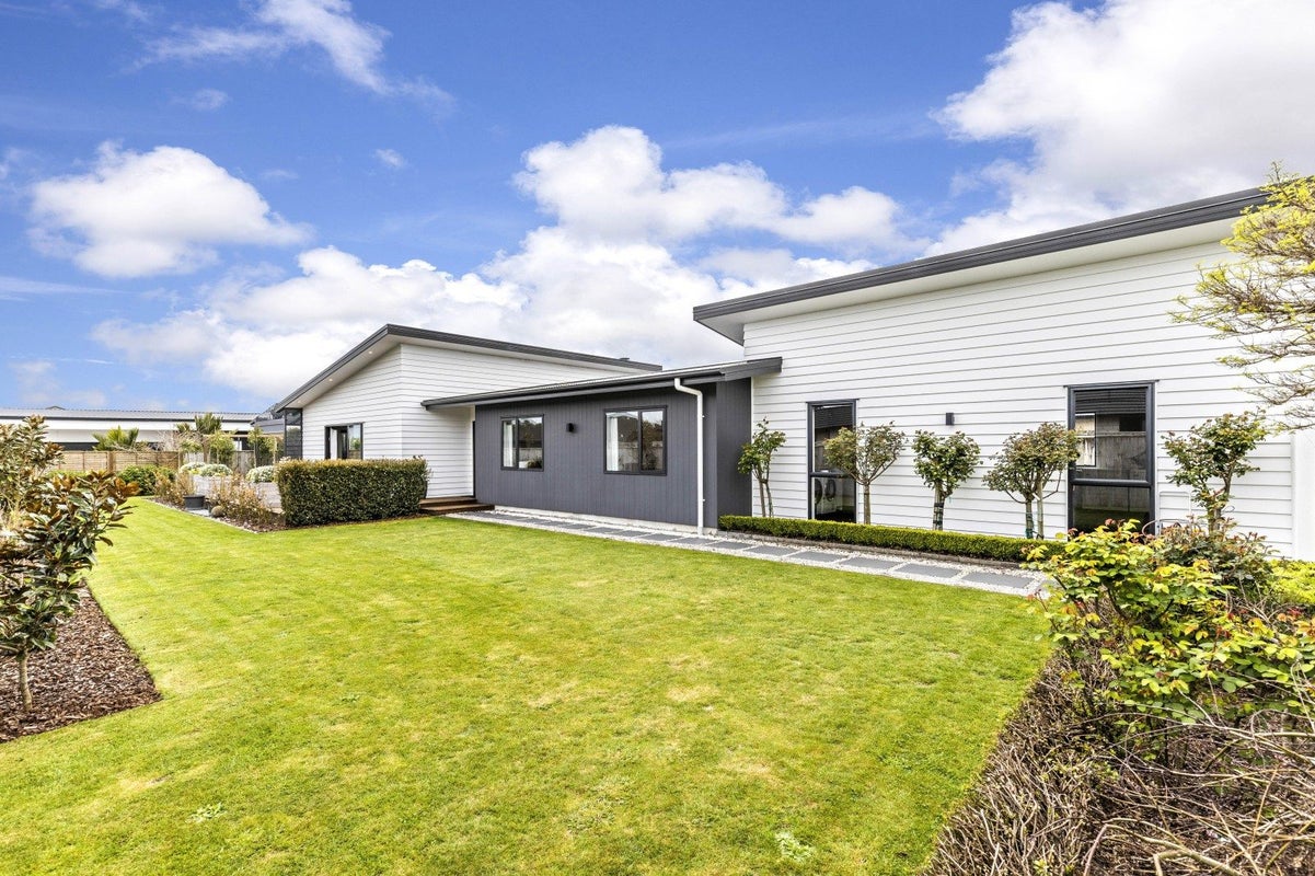 21 Smith Street, Lepperton, New Plymouth - Carousel 31