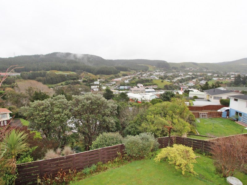 2/94 Taylor Terrace, Tawa, Wellington - Carousel 2