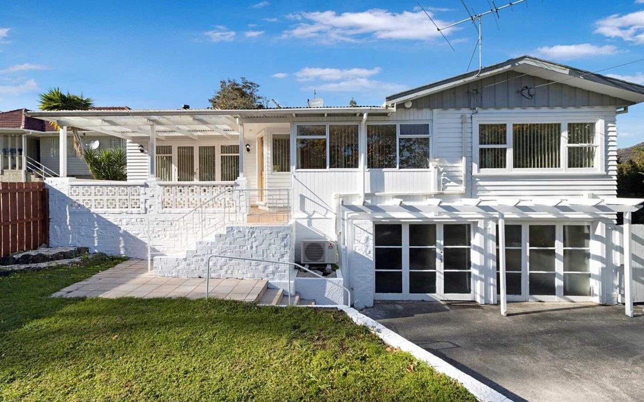 64 Seabrook Avenue, New Lynn, Auckland - Carousel 1