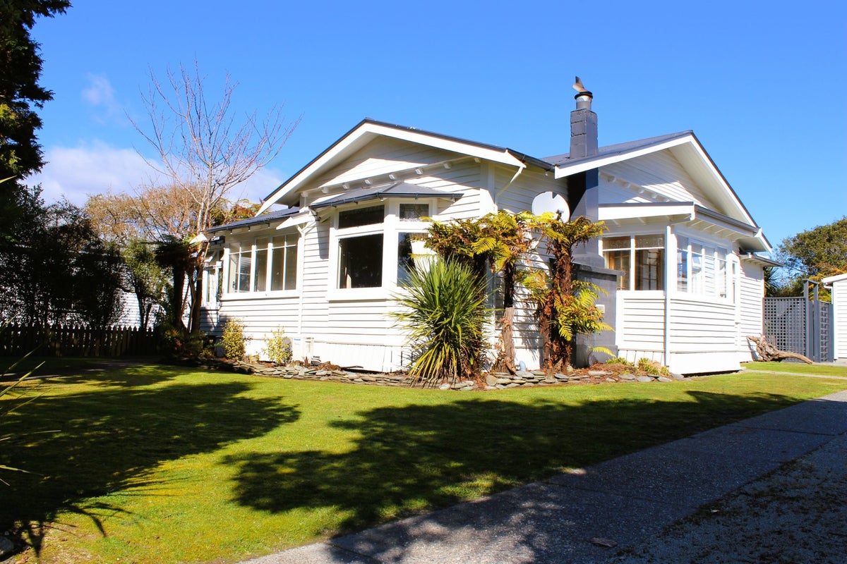 153 Weld Street, Hokitika - Carousel 1