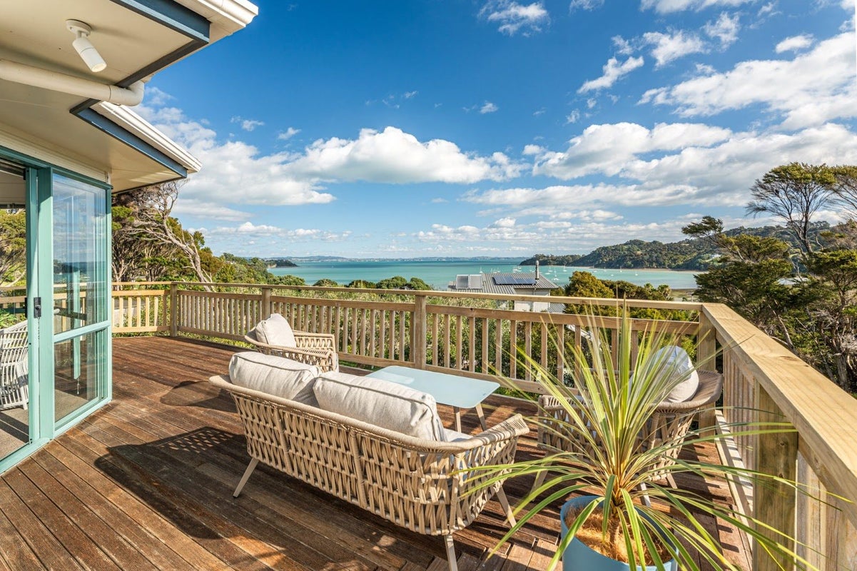 18 Huia Street, Oneroa, Waiheke Island - Carousel 1