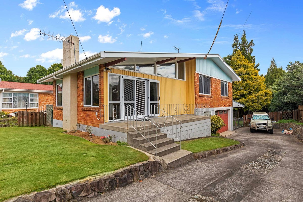 14 Kauri Street, Hillcrest, Rotorua - Carousel 1