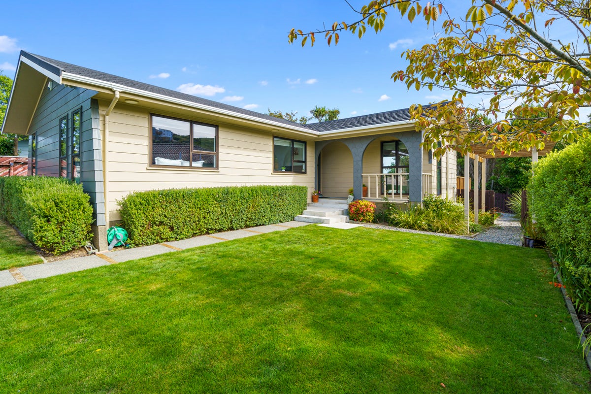 2 Tedder Way, Karori, Wellington - Carousel 1