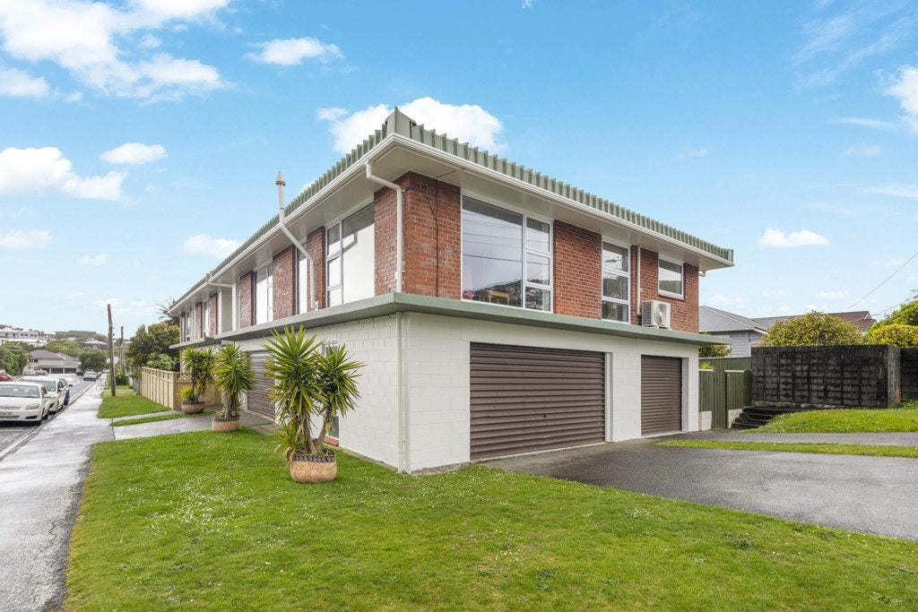 2/17 Lewer Street, Karori, Wellington - Carousel 1