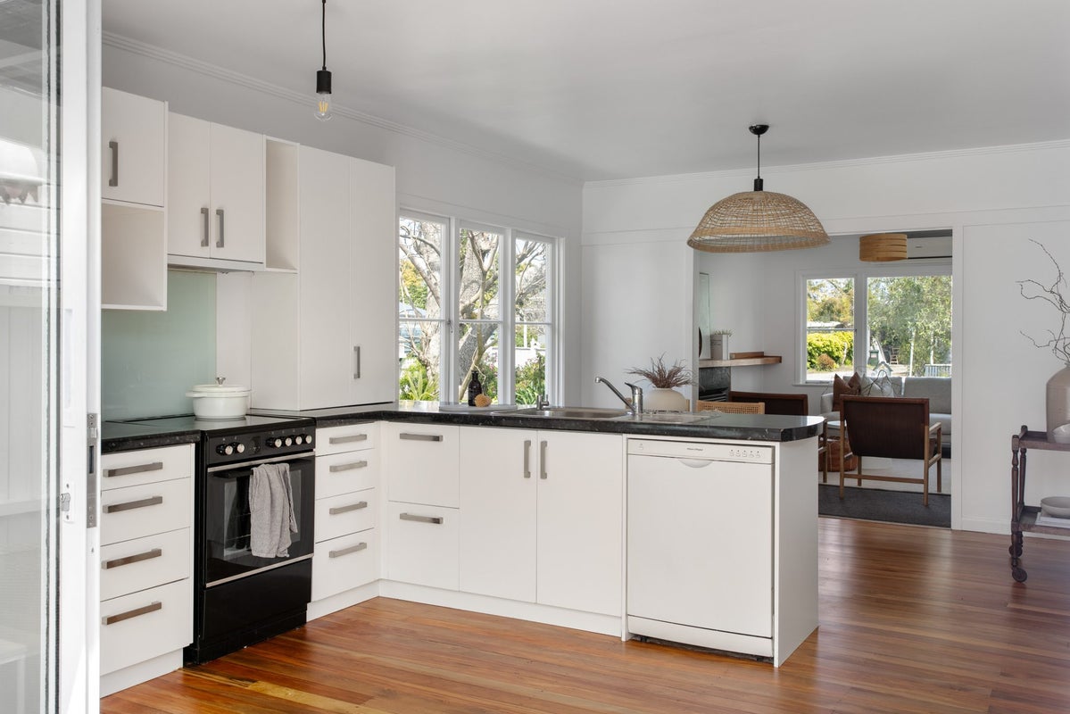 3 Central Street, Whataupoko, Gisborne - Carousel 2