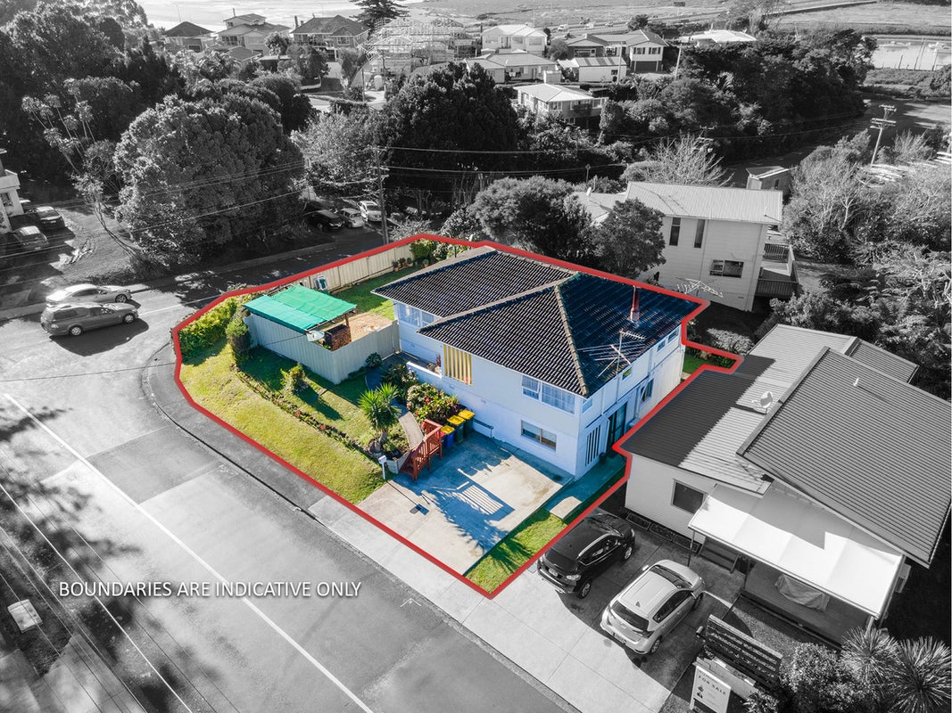 5 Braebank Lane, Te Atatu South, Auckland - Carousel 1