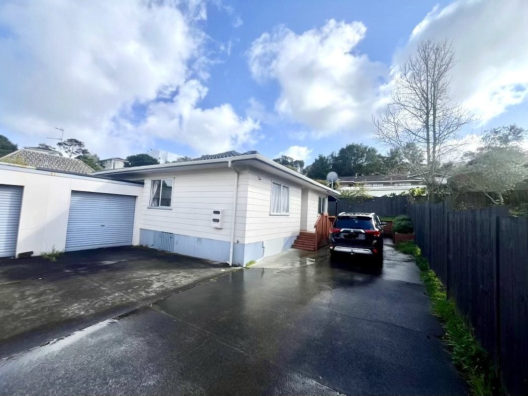 2/17 Lambrown Drive, Totara Vale, Auckland - Carousel 1