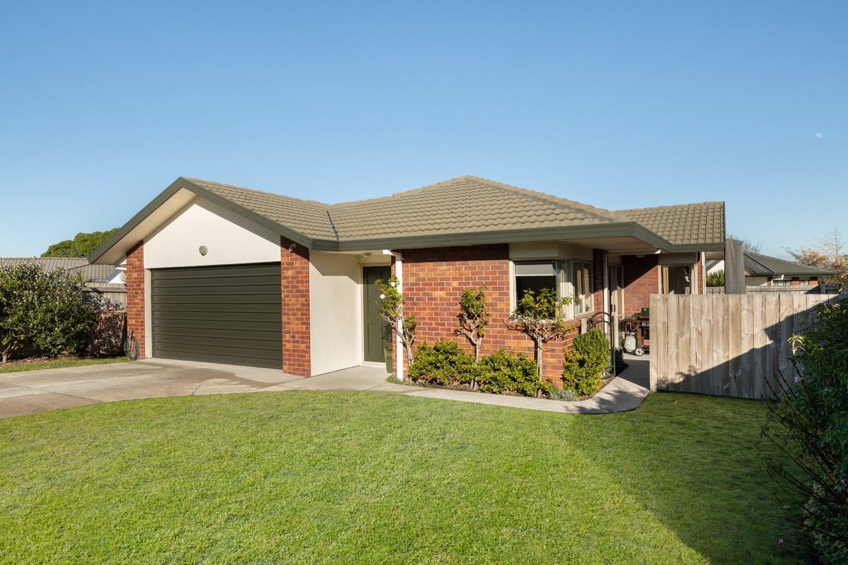 35 Longview Drive, Papamoa Beach, Papamoa - Carousel 1