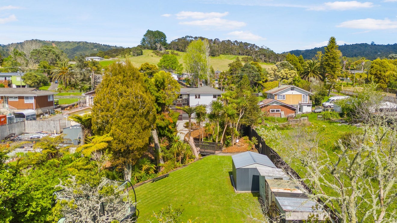 18 Grassmere Road, Henderson Valley, Auckland - Carousel 36