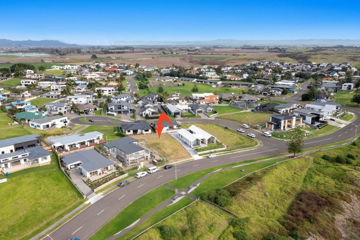 18 Pacific Parade, Coastlands, Whakatane - Carousel 18