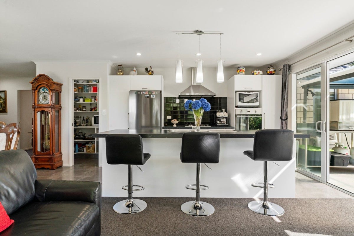 60 Fairfax Crescent, Pyes Pa, Tauranga - Carousel 2