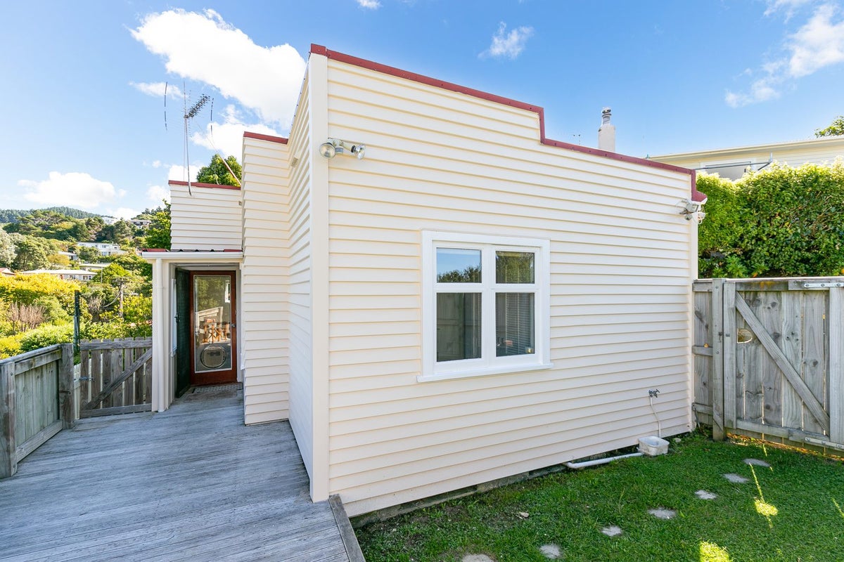 58 Lincoln Avenue, Tawa, Wellington - Carousel 1