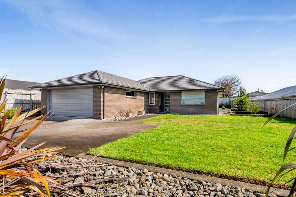 2 Huetu Place, Bell Block, New Plymouth - Carousel 1