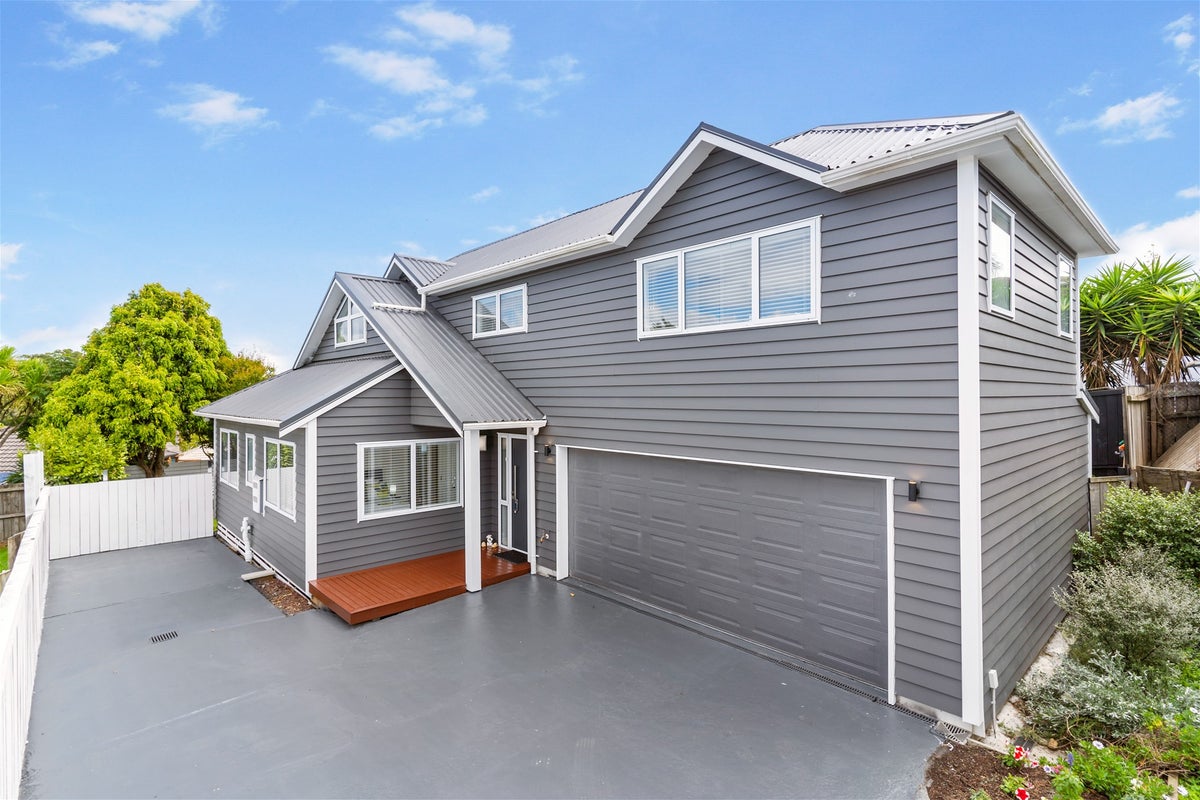 2/862 East Coast Road, Northcross, Auckland - Carousel 1