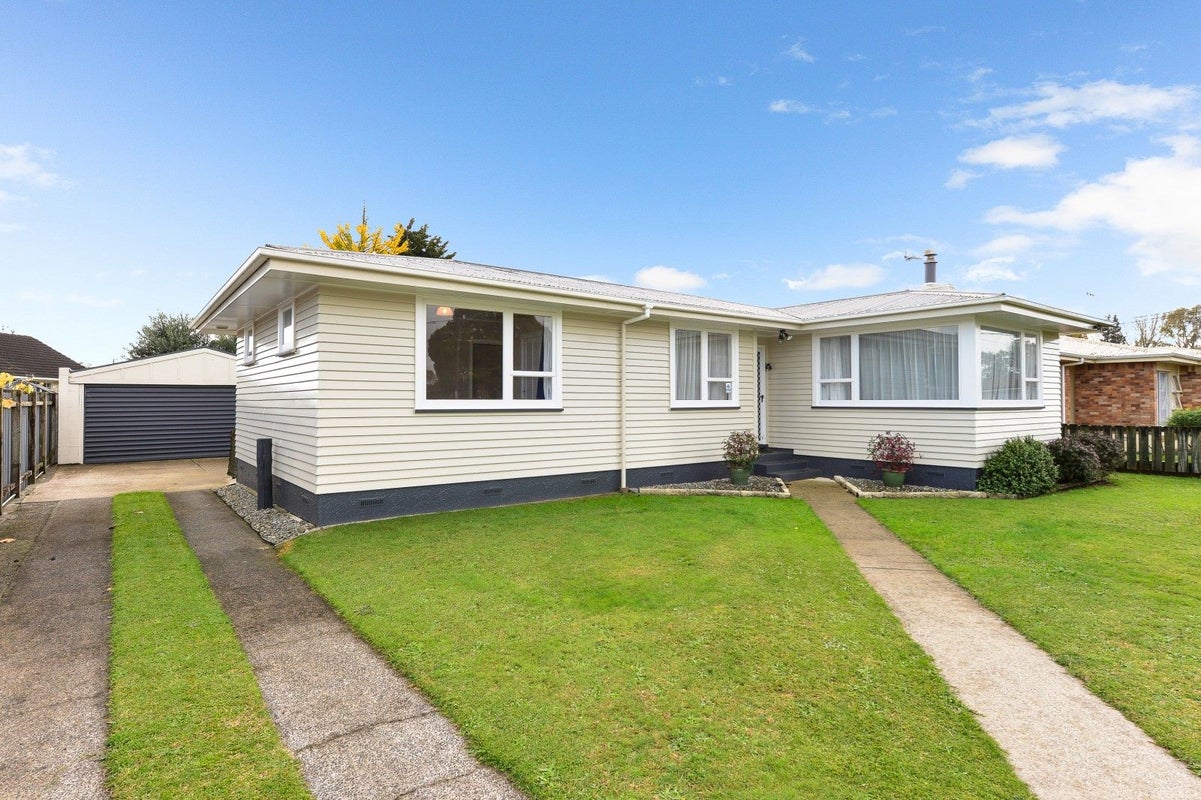3 Gwendoline Place, Glenview, Hamilton - Carousel 1