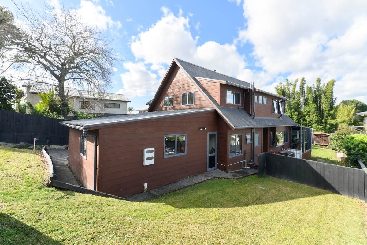 18B Shetland Street, Glen Eden, Auckland - Carousel 2