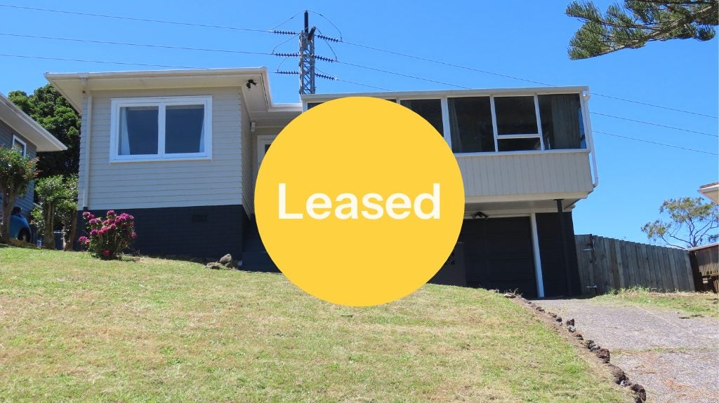10 Camelot Place, Glenfield, Auckland - Carousel 1