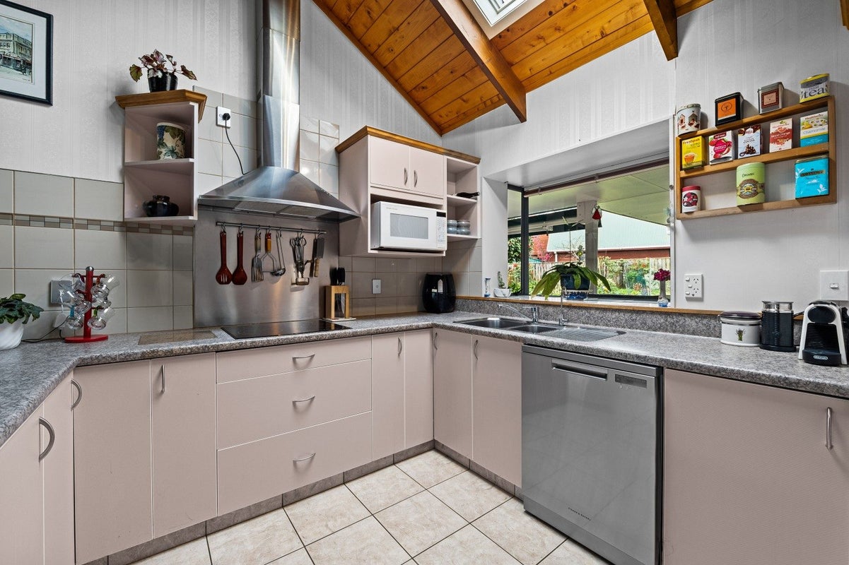 35 Manu Crescent, Upper Vogeltown, New Plymouth - Carousel 50