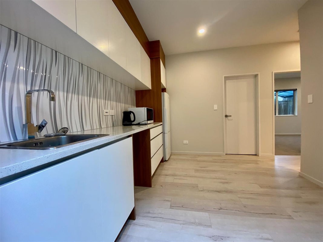 7 Cloghfin Place, Flat Bush, Auckland - Carousel 1