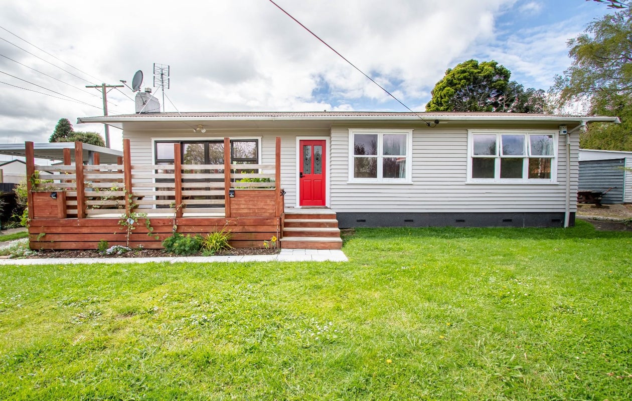 18 Holloway Place, Forest Lake, Hamilton - Carousel 1