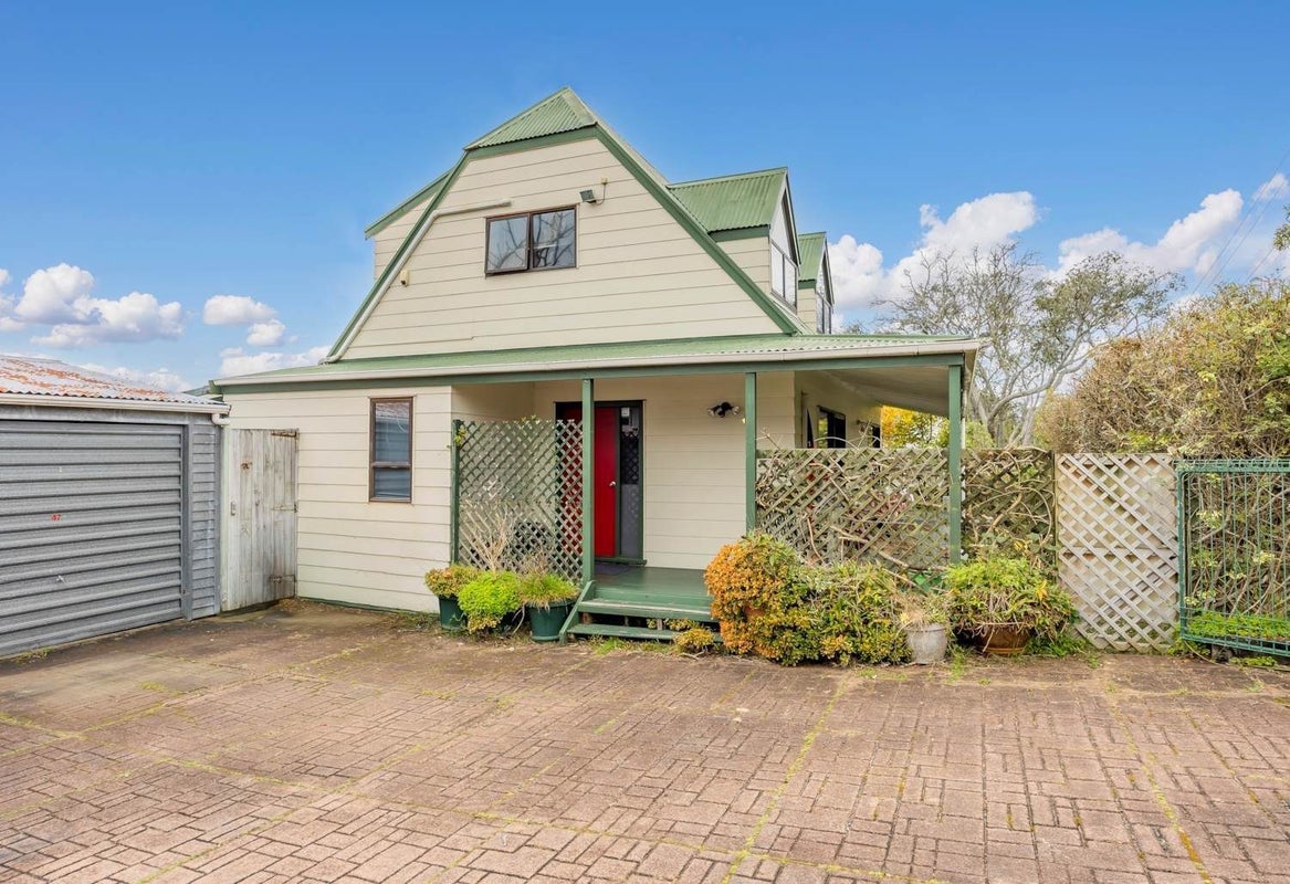 47 Puketea Street, Blockhouse Bay, Auckland - Carousel 1