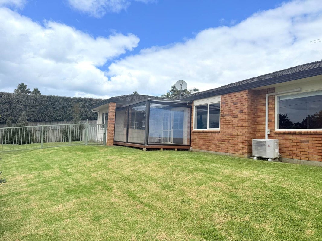 52 Rivervale Grove, Stanmore Bay, Auckland - Carousel 2