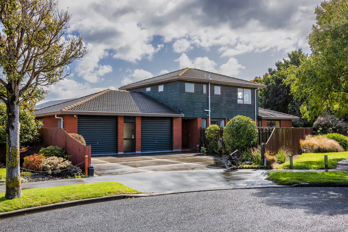 11 Langham Place, Redwood, Christchurch - Carousel 1