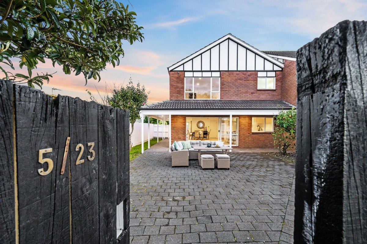 5/23 Charlenne Close, Ranui, Auckland - Carousel 1