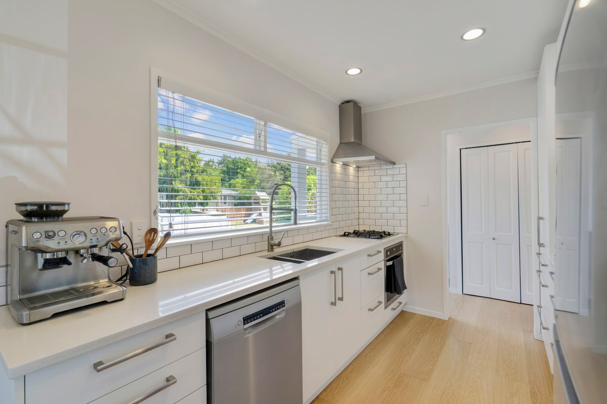 97 Stott Avenue, Birkdale, Auckland - Carousel 2