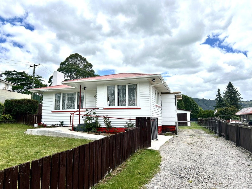 82 Meadowbank Crescent, Fordlands, Rotorua - Carousel 1